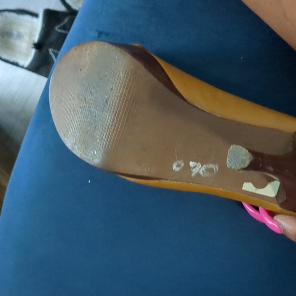 Shoes - Picture 6 of 8